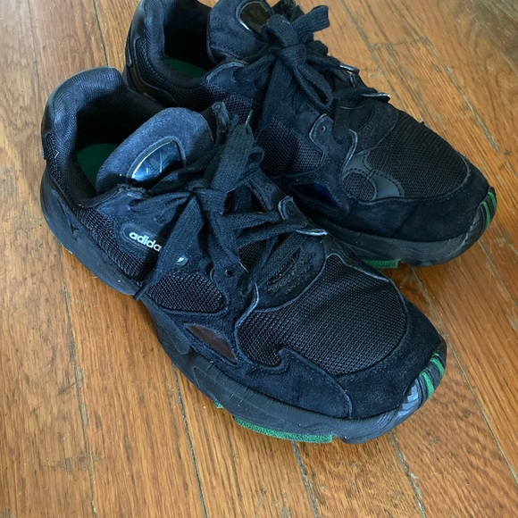 Adidas black and green trainers - Picture 2 of 3